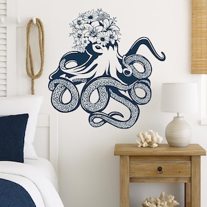 Puede incluir: Un vinilo decorativo de pared con un pulpo azul marino y una corona floral. El pulpo tiene tentáculos detallados y está decorado con una corona de flores blancas. Un elemento decorativo para un dormitorio o salón.