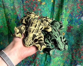 Berretto Baby Frog stampato in lino fatto a mano
