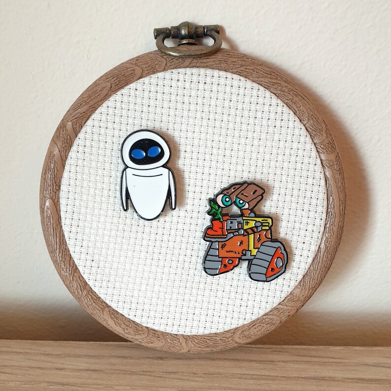 Wall-E Enamel Magnetic Needle Minder