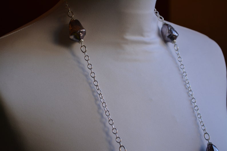 Light pearl bead necklace.