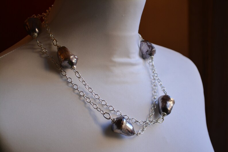 Light pearl bead necklace.