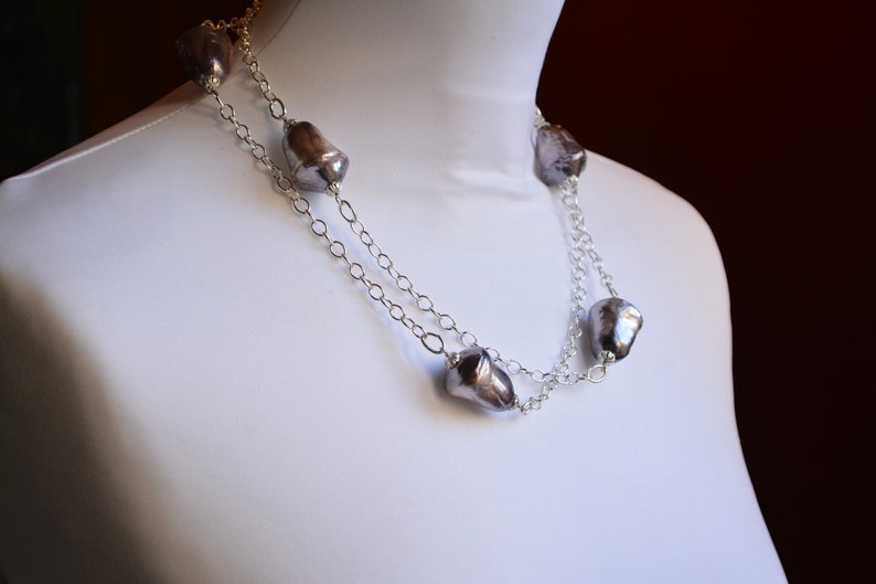 Light pearl bead necklace.