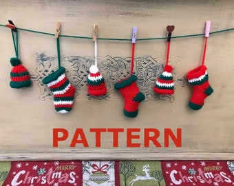 Adorno navideño de crochet, guirnalda navideña, patrón navideño, mini calcetín y gorro navideño, patrón PDF, calcetines navideños, calcetín navideño