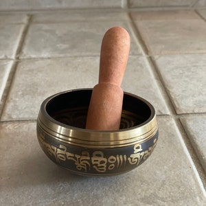 Hoog vibrerende handgemaakte Tibetaanse mantra om mani padme hum klankschaal kleine reisformaat meditatie klankschaal vaderdagcadeau voor hem