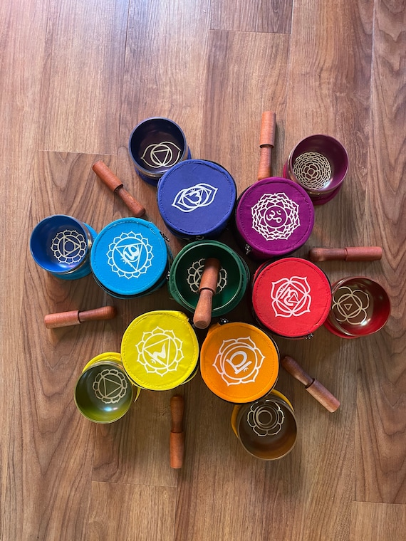 7-Chakra Singing Bowl Set: Bronze Meditation Bowls with Mallet