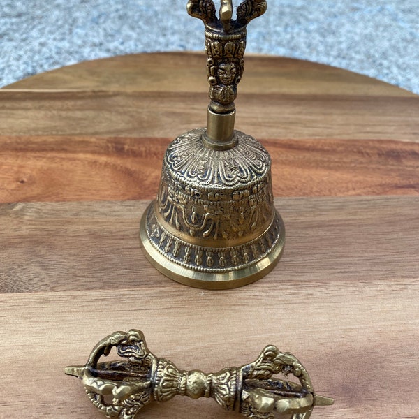 Beautiful Tone Buddhist Brass Bell Medium Tibetan Prayer Bell Home Decor Meditation Yoga Relax Sound Therapy Balance Self-Care Graduation