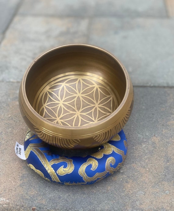 Flower of Life Tibetan Singing Bowl Set: Bronze Meditation Bowl with Cushion & Mallet
