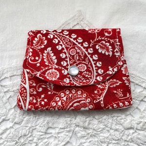 NUEVA mini billetera con estampado de cachemira en rojo y blanco ~ Billetera roja cosida a mano ~ Úsala como bolso pequeño, bolsillo, mochila, viaje ~ Regalo único ~ Portatarjetas de regalo