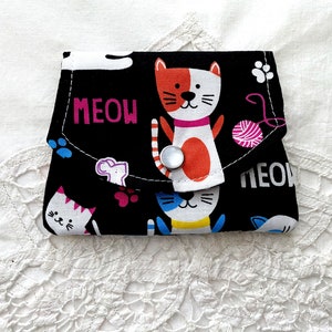 Black Cat Mini Wallet - Cartera pequeña cosida a mano - Bolso pequeño, mochila, bolsillo, uso diario, viajes - Regalo hecho a mano - Titular de la tarjeta de regalo