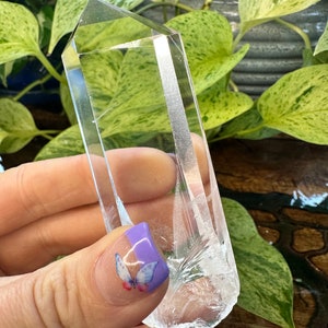 Quartz point - powerful crystal - Crown Chakra - Amplifies Energy - Magic Wand - Psychic Tools - Psychic Surgery - Master Healing