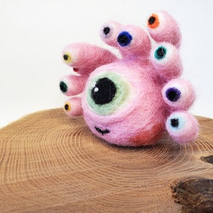 Needle Felted Beholder, cute monster. Gift for Dnd players, role playing games. Plush Figurine. Nerd gift ideas image 3