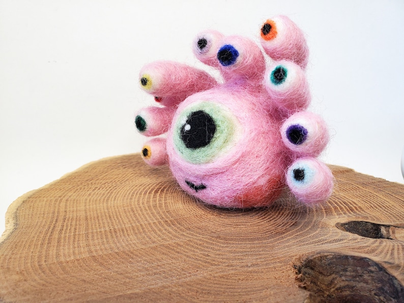 Needle Felted Beholder, cute monster. Gift for Dnd players, role playing games. Plush Figurine. Nerd gift ideas image 3