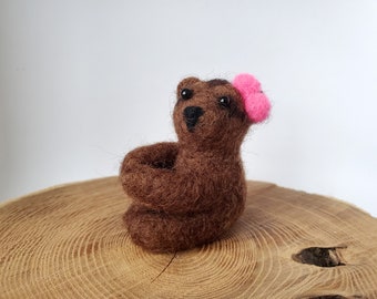 Magnetic Bear bag clip. Cute Needle Felted Animal, clip on accessory. Gift for Animal lovers.. Plush toy trinket. Cottage Core.