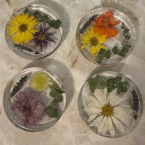 Handmade resin dried flower coasters set of 4