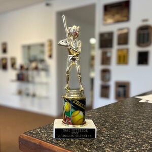 Softball Trophäe mit Farbsäule | Sonderanfertigung | Jugend Baseball | Personalisierte Trophäe