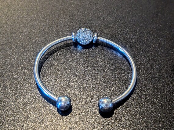 pandora pave and logo Gem