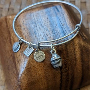Alex and clearance ani cupcake bracelet