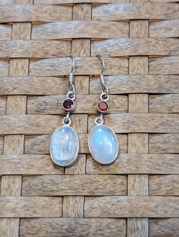 Vintage Sterling Silver Rainbow Moonstone and Garn