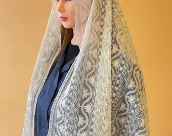 Elegant embroidery lace veil D shape mantilla chapel veil with a sewn-in clip