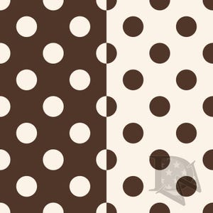 Può includere: Un motivo senza cuciture con grandi pois. Il design è diviso verticalmente, con pois bianchi su uno sfondo marrone scuro a sinistra e pois marrone scuro su uno sfondo crema a destra. I pois sono uniformemente distanziati.