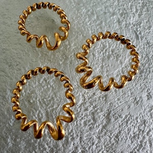 slinkee ring - fusilli ring - spiral ring