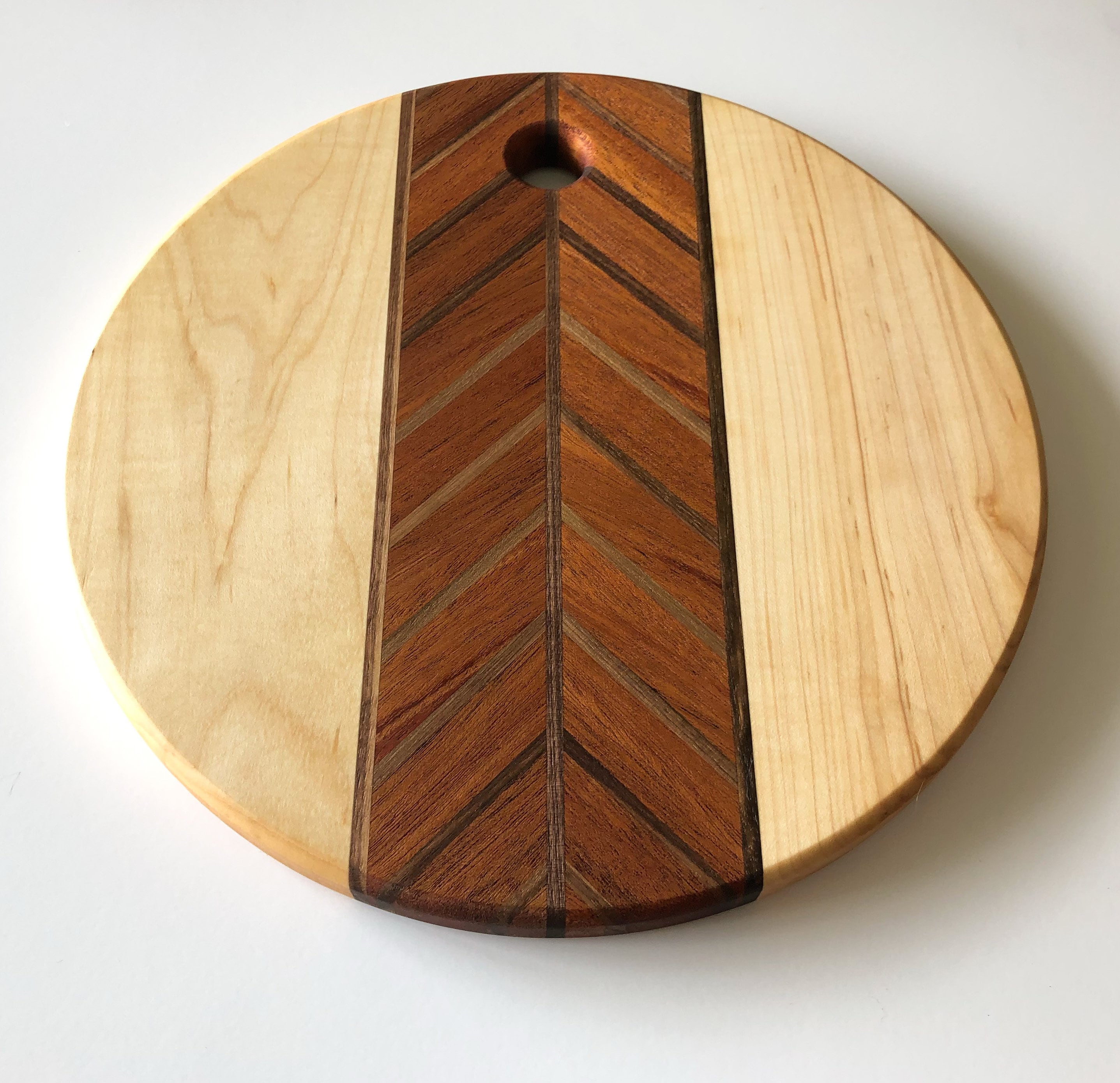 Round Cutting Board With Arrow/chevron Pattern Etsy