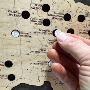 Raceways Bucket List Map | Race Track Display for Motorsports Fans | Personalized Racing Tracker Gift | Handcrafted Wooden Travel Map USA zdjęcie 3