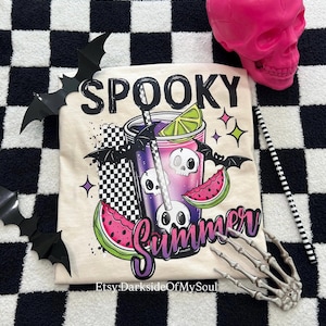 Verano espeluznante, camiseta con vibras de verano espeluznante, verano gótico, vibras de verano gótico, camiseta con vibras de verano de bruja, verano de Halloween, camiseta de verano de Halloween imagen 1