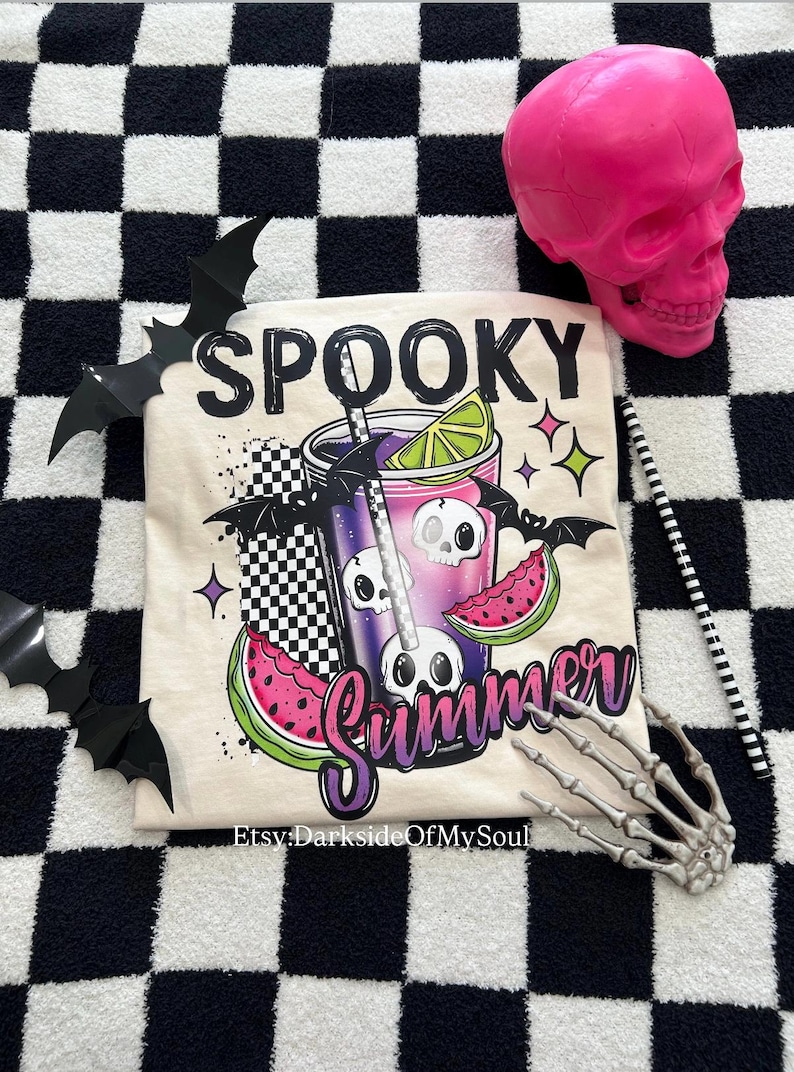 Verano espeluznante, camiseta con vibras de verano espeluznante, verano gótico, vibras de verano gótico, camiseta con vibras de verano de bruja, verano de Halloween, camiseta de verano de Halloween imagen 1