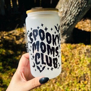 Vaso de vidrio esmerilado del Club de Mamás Espeluznantes, vaso de vidrio esmerilado espeluznante de 473 ml, mamá espeluznante, mamá gótica, tazas espeluznantes, artículos para bebidas espeluznantes imagen 2