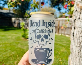 Mort à l'intérieur mais caféiné, Tasse en verre dépoli, Tasse en verre à café, Tasse en verre à café fantasmagorique, Tasse gothique en verre dépoli, Mort à l'intérieur, Caféine