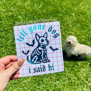 Dile a tu perro que le mando saludos, calcomanías para autos, calcomanía para perros, calcomanía de perros espeluznantes, calcomanía de murciélagos voladores, decoración gótica para autos, calcomanía de perros lindos, regalo para amantes de los perros, espeluznante