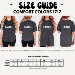 Puede incluir: Gu&iacute;a de tallas para camisetas Comfort Colors 1717. La imagen muestra modelos que usan las camisetas en tallas Small y Large. El texto incluye "ADULT UNISEX SIZING" con medidas en pulgadas para las tallas S a 4X.