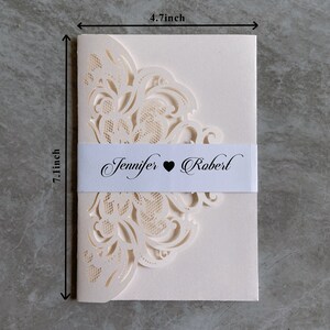 Ivory Wedding / Quinceanera Laser Cut Wedding uitnodigingen Kaarten met buikband en enveloppen