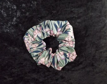 Florale Scrunchie, Florale Haarspange, Frauen Accessoires, Haarschmuck, Selbstgemachte Haarspange, Selbstgemachte Scrunchie