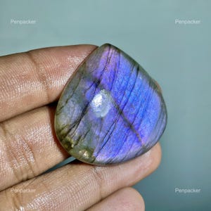 Pietra preziosa di labradorite viola viola / Cabochon di labradorite naturale / Pietra di design di labradorite a pera per la creazione di gioielli