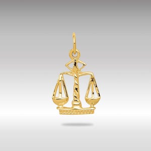 Colar com pingente de balança da justiça em ouro 14K - Pingente de símbolo legal - Presente para advogado - Colar de advogado - Joia de formatura da faculdade de direito
