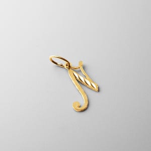 " 14k Gold ""N"" Initial Cursive Anhänger Charm - Gold Initial ""N" Halskette Charm."