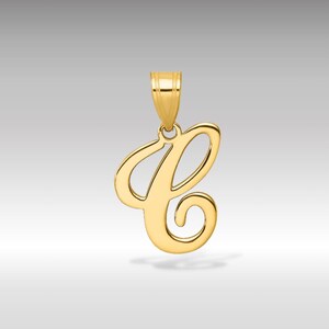 Hänge i 14K guld med stor bokstav C i initialer