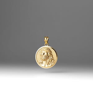 14K Gold Round Medal Jesus Pendant Necklace – Radiant Religious Medallion – Faith-Inspired Jewelry – Powerful Symbol of Devotion