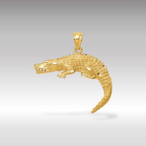 14K Solid Gold Large Alligator Pendant – Textured Crocodile Necklace, Luxury Fine Jewelry for Wildlife Enthusiasts