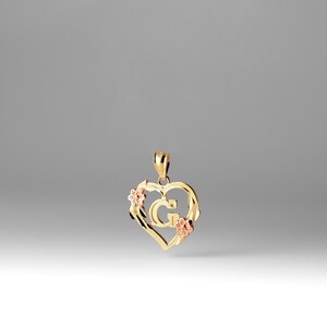 Pingente inicial de coração e rosa em ouro 14k "G" - Colar de flor com inicial de coração e G em ouro