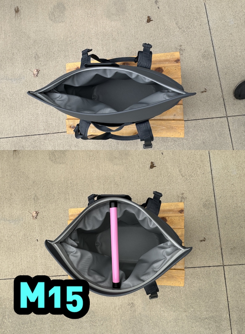 Puede incluir: Una mochila isot&eacute;rmica negra con una abertura con cremallera. La nevera est&aacute; abierta y hay un tubo rosa en su interior. La nevera est&aacute; sobre una superficie de madera. El texto "M15" est&aacute; en la esquina inferior izquierda de la imagen.