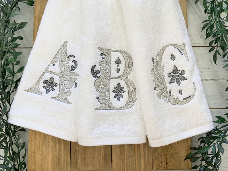 Custom Bathroom Hand Towel With Monogram / Personalized Hand Etsy