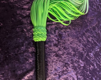 Sublieme groene flogger: een zacht eerbetoon aan de impact van spelen