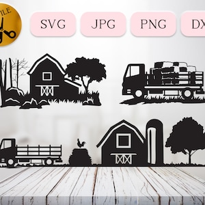 Op de afbeelding: Zwart-witte silhouetclipart van een boerenscène met een schuur, bomen, een vrachtwagen en een silo. De vrachtwagen vervoert hooibalen. De schuur heeft een grote deur en een raam. De bomen zijn eenvoudig en gestileerd. De silo is hoog en smal.