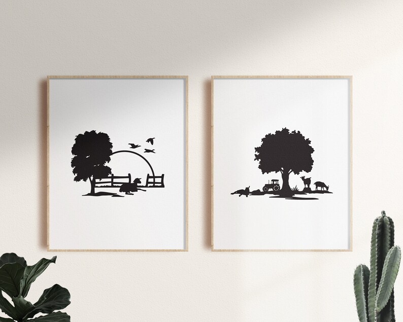 Peut inclure: Deux impressions en silhouette noir et blanc de sc&egrave;nes de ferme. La premi&egrave;re impression montre un arbre, une cl&ocirc;ture, un coucher de soleil et un animal de ferme. La deuxi&egrave;me impression montre un arbre, un tracteur et deux animaux de ferme.