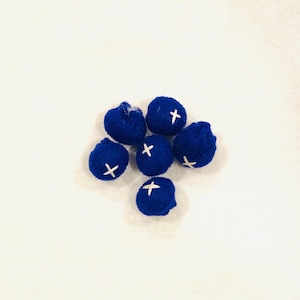 Felt blueberries/toy fruit/play fruit (6 count)