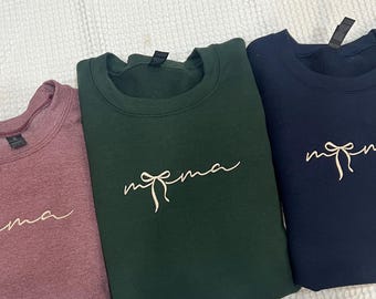 Mama With A Bow Sweatshirt, Personalized Mom Gift, Baby Shower Gift, Embroidered Mama Crewneck