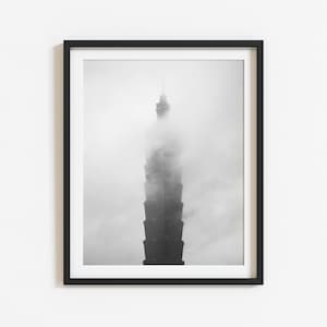 Taipei 101 digitale download, Taipei 101 afdrukbare Wall Art, Taipei wolkenkrabber, bewolkte wolkenkrabber in Taiwan, architectuur print, mistig Taiwan